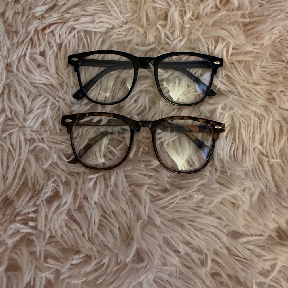 Amazon Women's Black and Tortoise Sunglasses